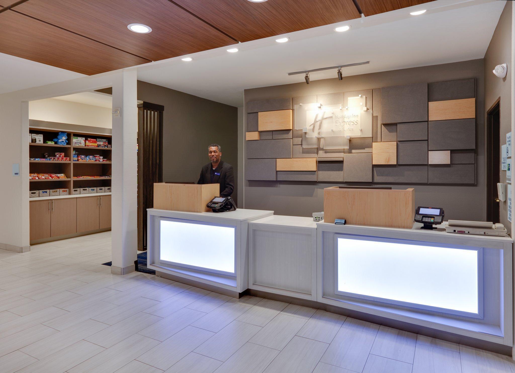 Holiday Inn Express & Suites Dallas - Duncanville By Ihg Exterior foto