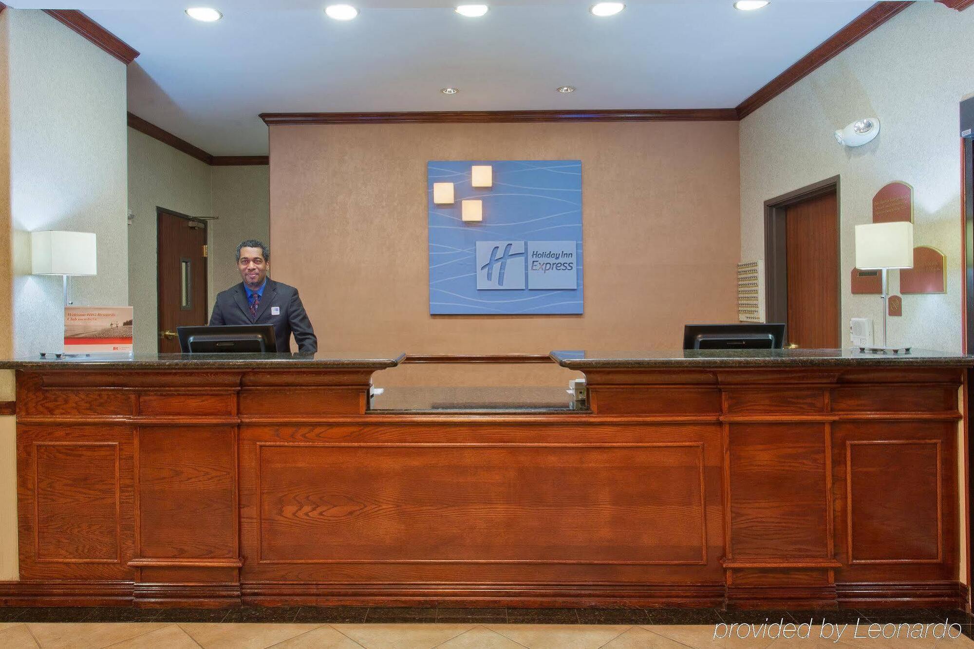 Holiday Inn Express & Suites Dallas - Duncanville By Ihg Exterior foto